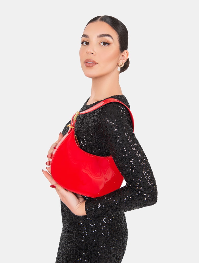 rote lederhandtasche