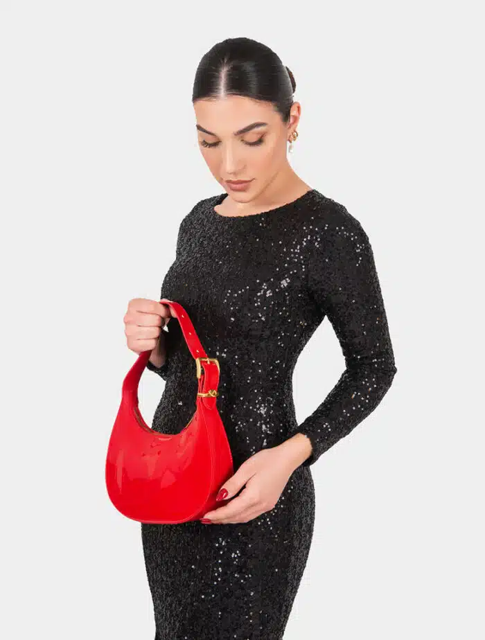 rote handtasche aus leder
